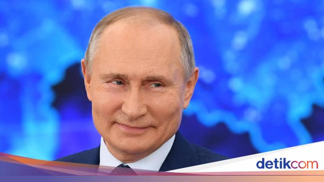 Putin is also looking forward to a life-long position to lead Russia