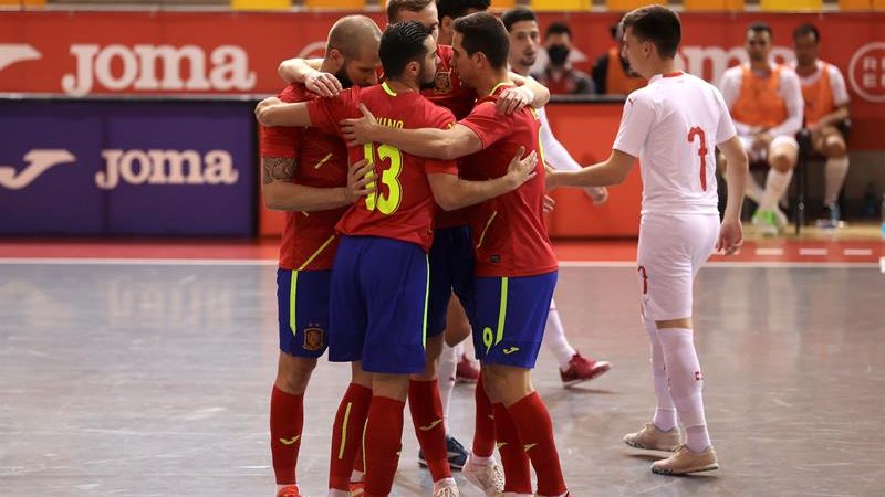 España le mete 14 a Suiza para confirmar el pleno de victorias. EFE