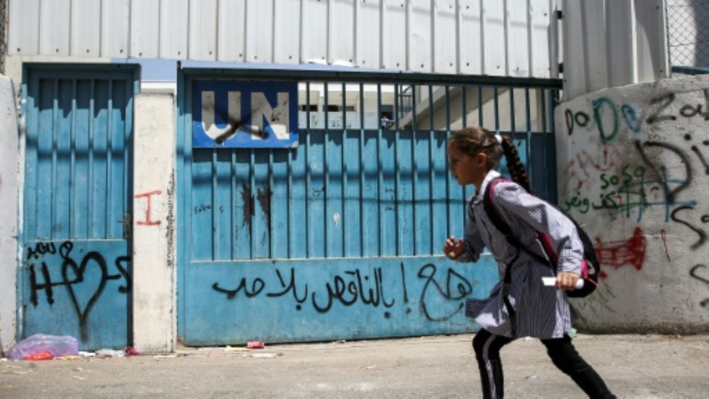 The United States of America resumes payments to the United Nations Relief Agency for the Palestinians