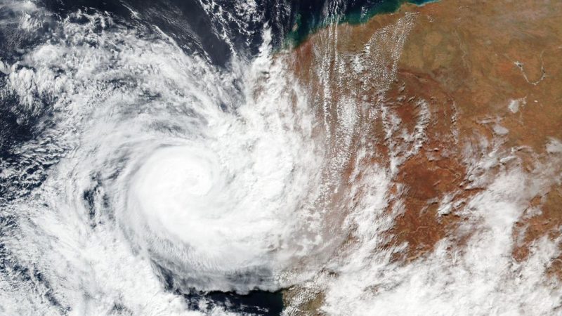 The crushing path of Hurricane Seroja in Australia leaves more than 30,000 people without electricity - El Financiero

