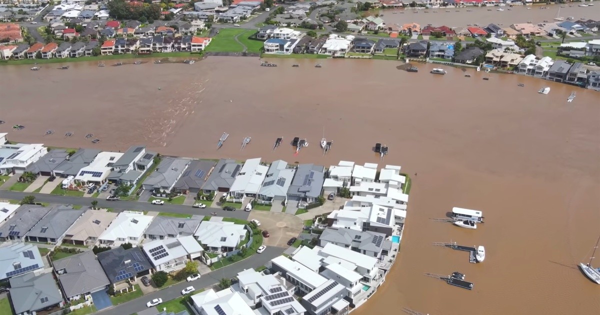 Australia has its worst floods in 50 years;  Thousands evacuated