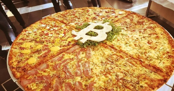 Bitcoin Pizza Day: They give 10,000 pizzas and dollars to Argentinians who start saving