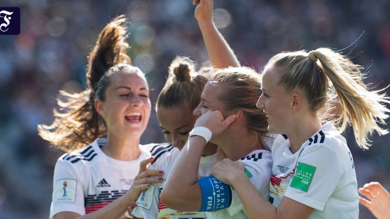 German Federation Women: The national team meets France

