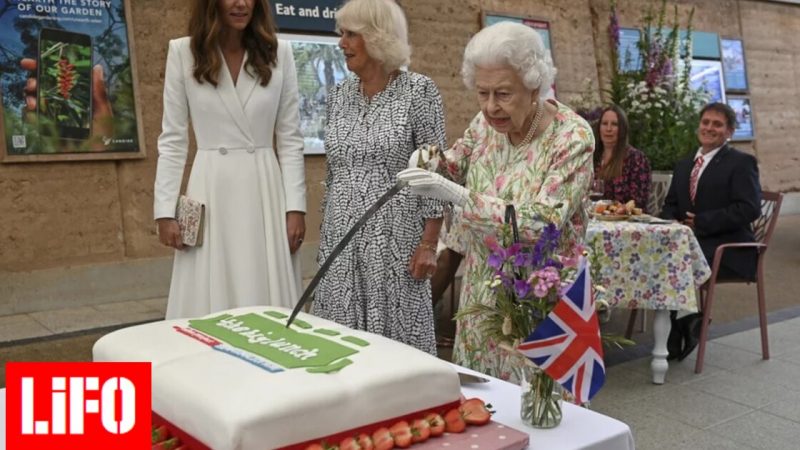 Queen Elizabeth cuts the cake with a sword - Kate and Camilla laugh [ΒΙΝΤΕΟ]

