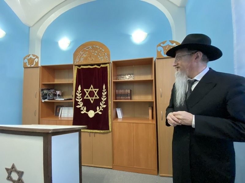 Rabbi opens synagogue in ‘prison’