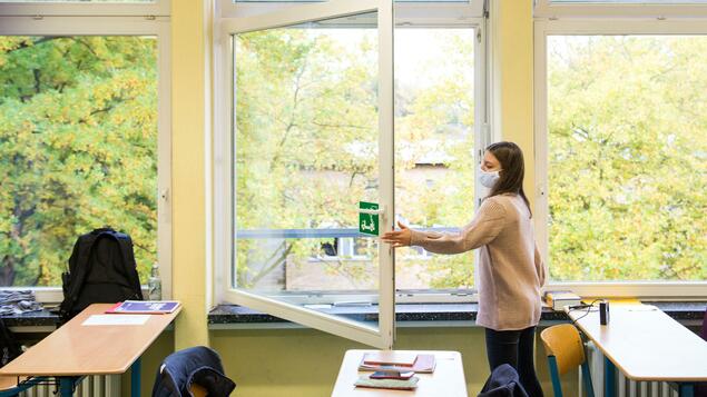 “The point is not to have an air filter in every room”: schoolchildren in Berlin learn with the window open even after the holidays – Berlin