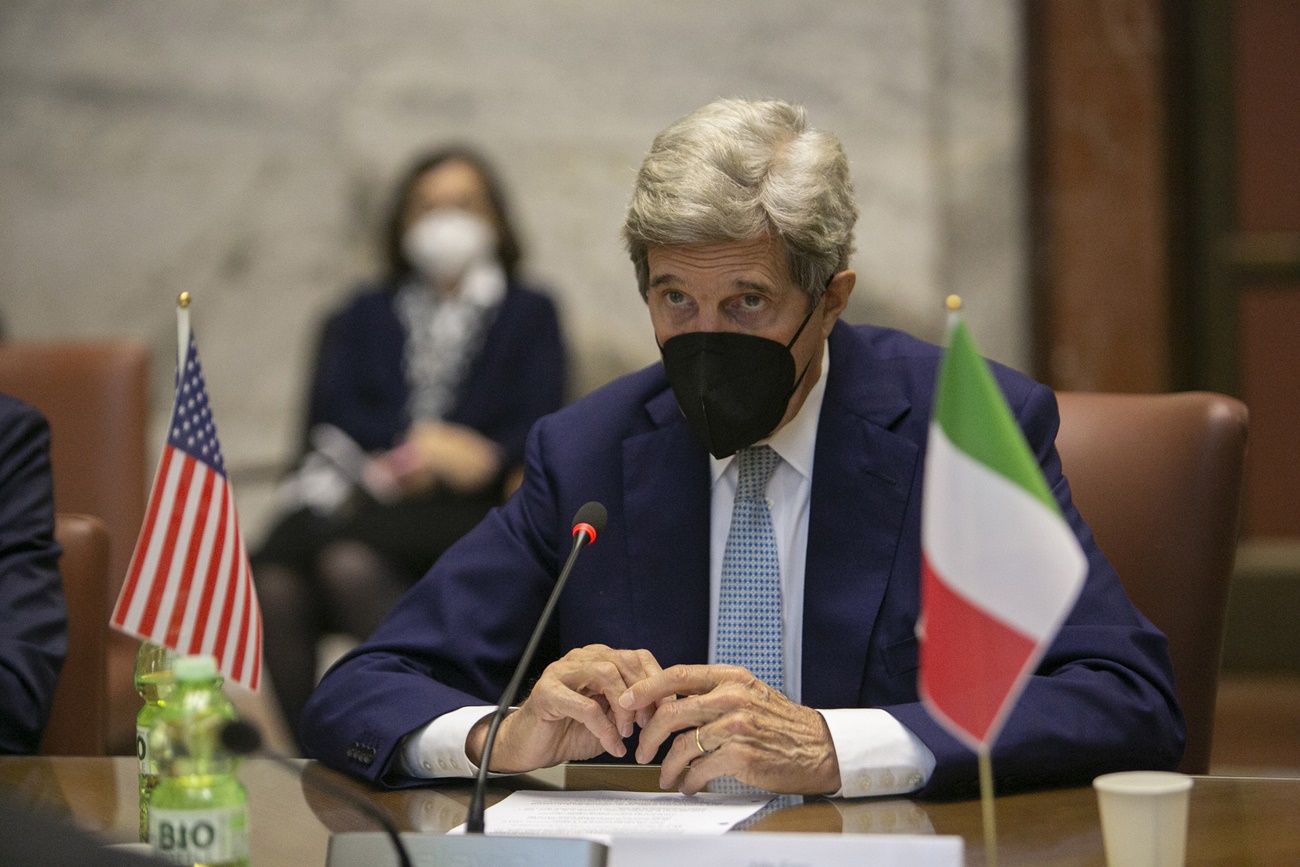 Kerry returns to Italy for the G20 summit in Naples, but not only.  All fronts are open