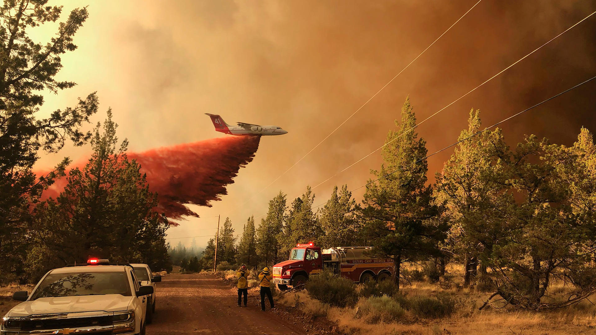 Wildfires in the United States of America: Authorities warn of tornadoes