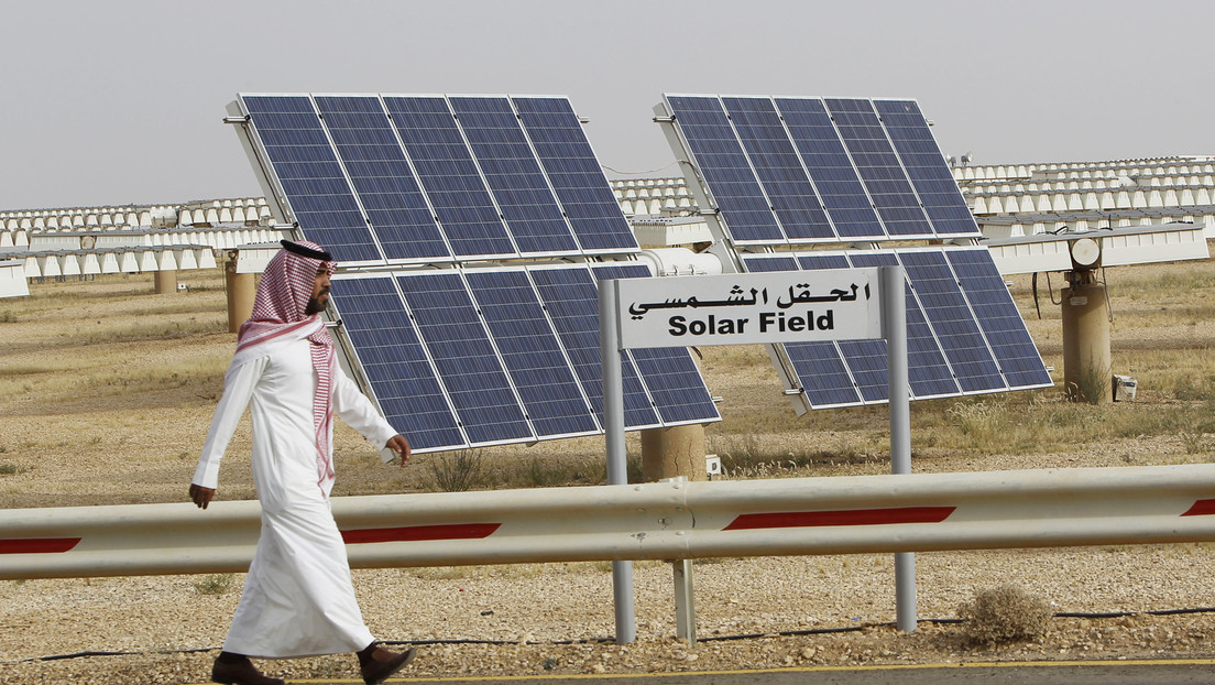 Saudi Aramco joins $1 billion project to build solar power plant