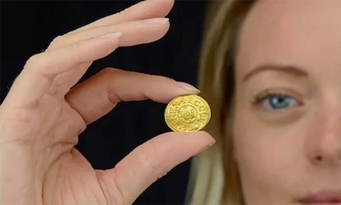     A gold coin with a viral crore value has been found to the UK Treasure Hunter-TeluguStop.com