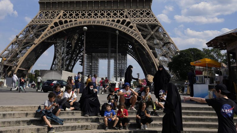 'Emily in Paris' unleashes the Netflix effect: Tourists flock to Paris

