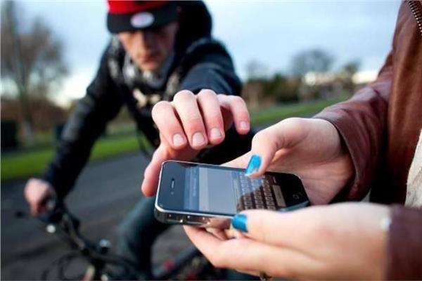 If your phone was stolen, what would you do?.. Steps to easily retrieve a mobile phone