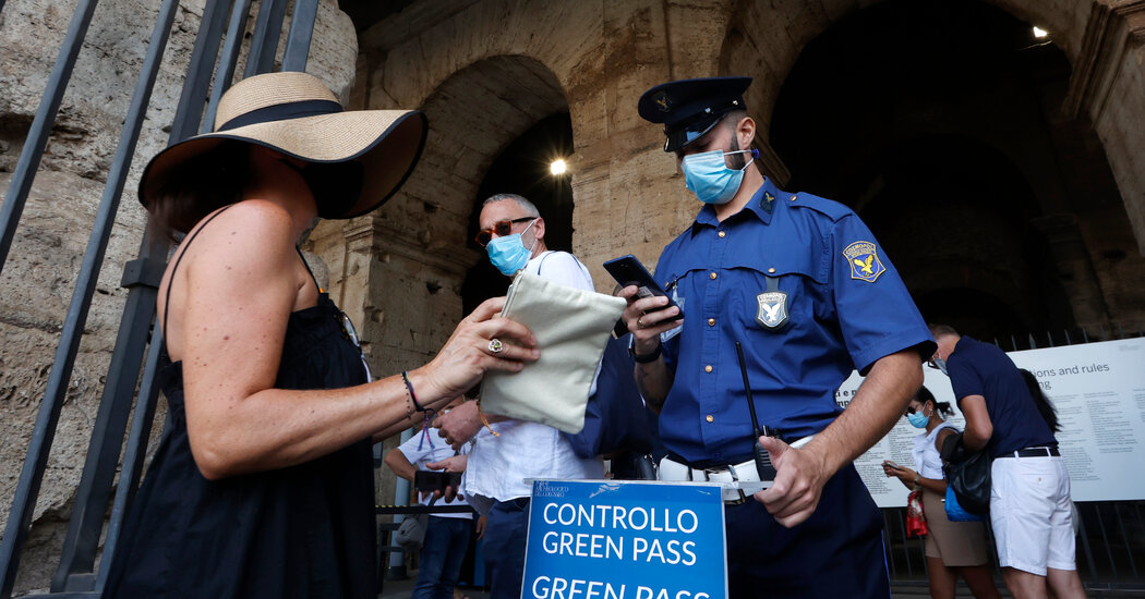 Italians (mostly) embrace the “green corridor” of vaccination testing on its first day