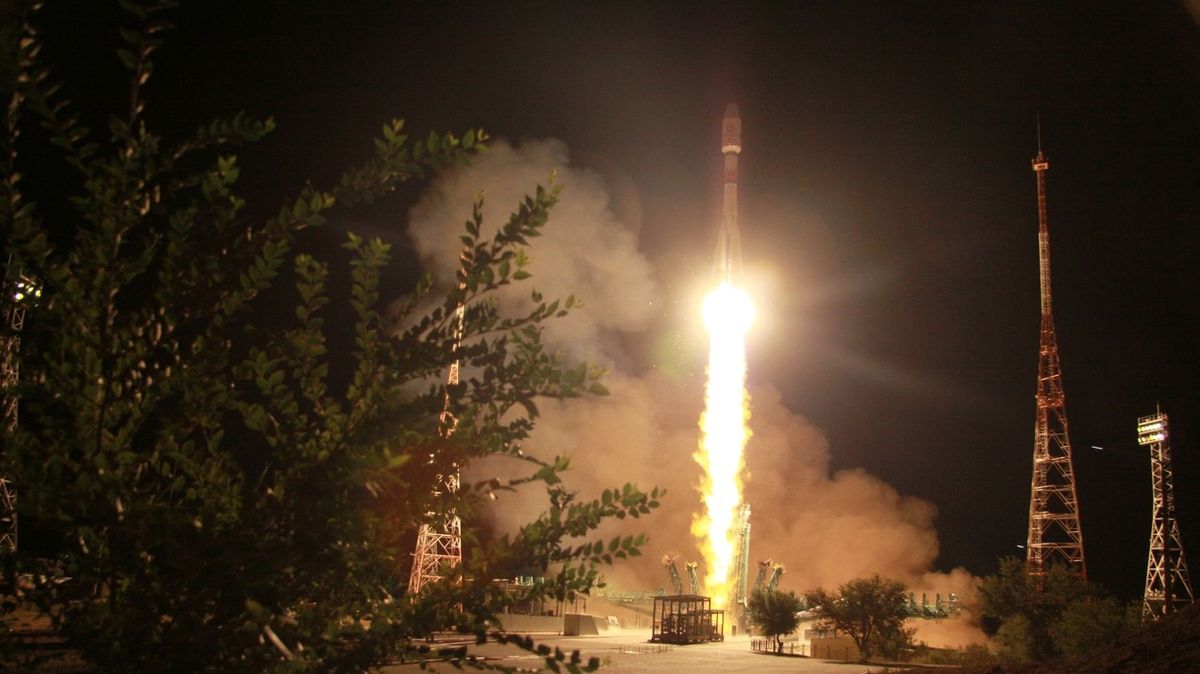 The Russian rocket has launched another OneWeb satellite for a network that will allow access to the Internet