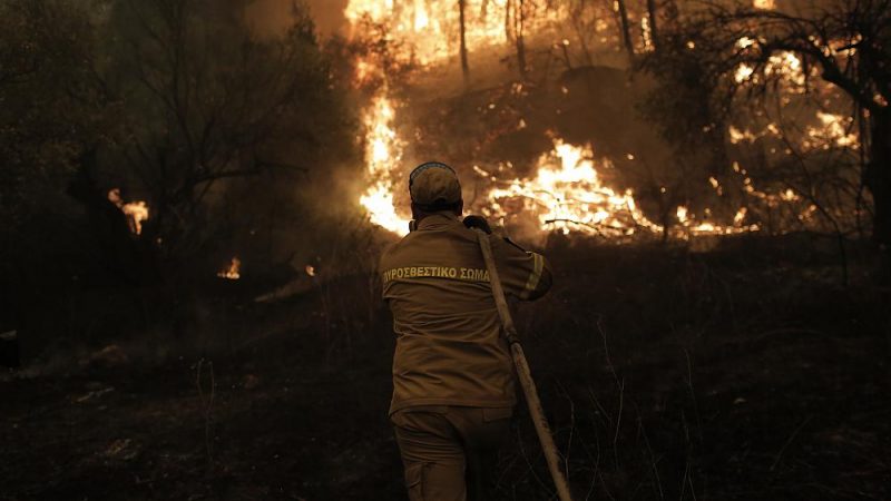 Watch: Ongoing wildfires in Greece force hundreds of residents to flee and destroy homes

