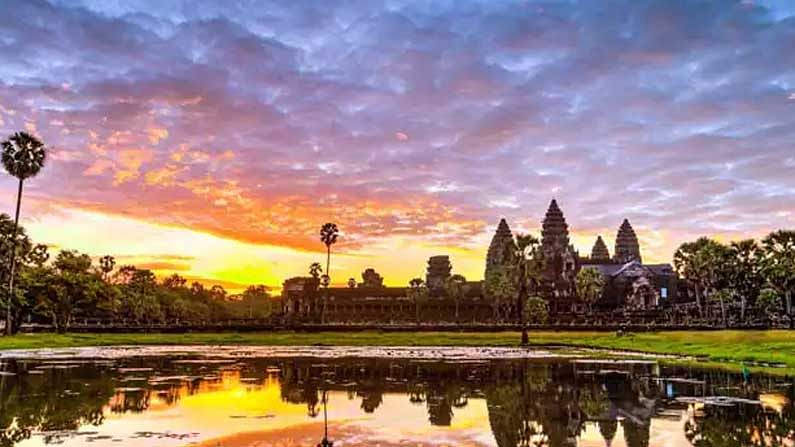 Cambodia: Cambodia is also one of the cheapest holiday destinations in the world.  Angkor Wat stone temple is the most famous here.  Other tourist attractions in Cambodia include the Royal Palace and the National Museum.  Here the value of our rupee is equal to 57.34 Cambodian riyals. 