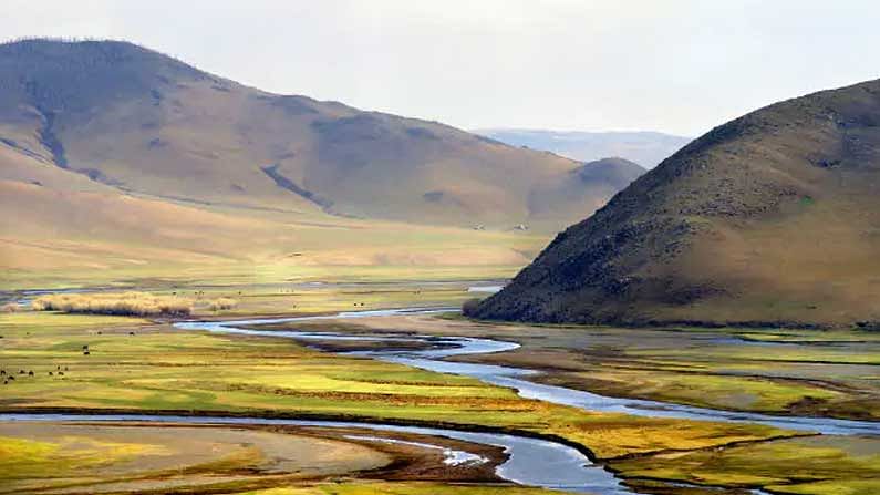 Mongolia: Mongolia has a large number of open spaces.  You can spend some time looking at the beauty here.  The value of the rupee in this country is equal to -38.40 Mongolian locomotive. 