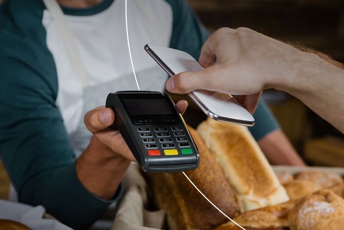 Paying with mobile wallets gives you your money back in November and December