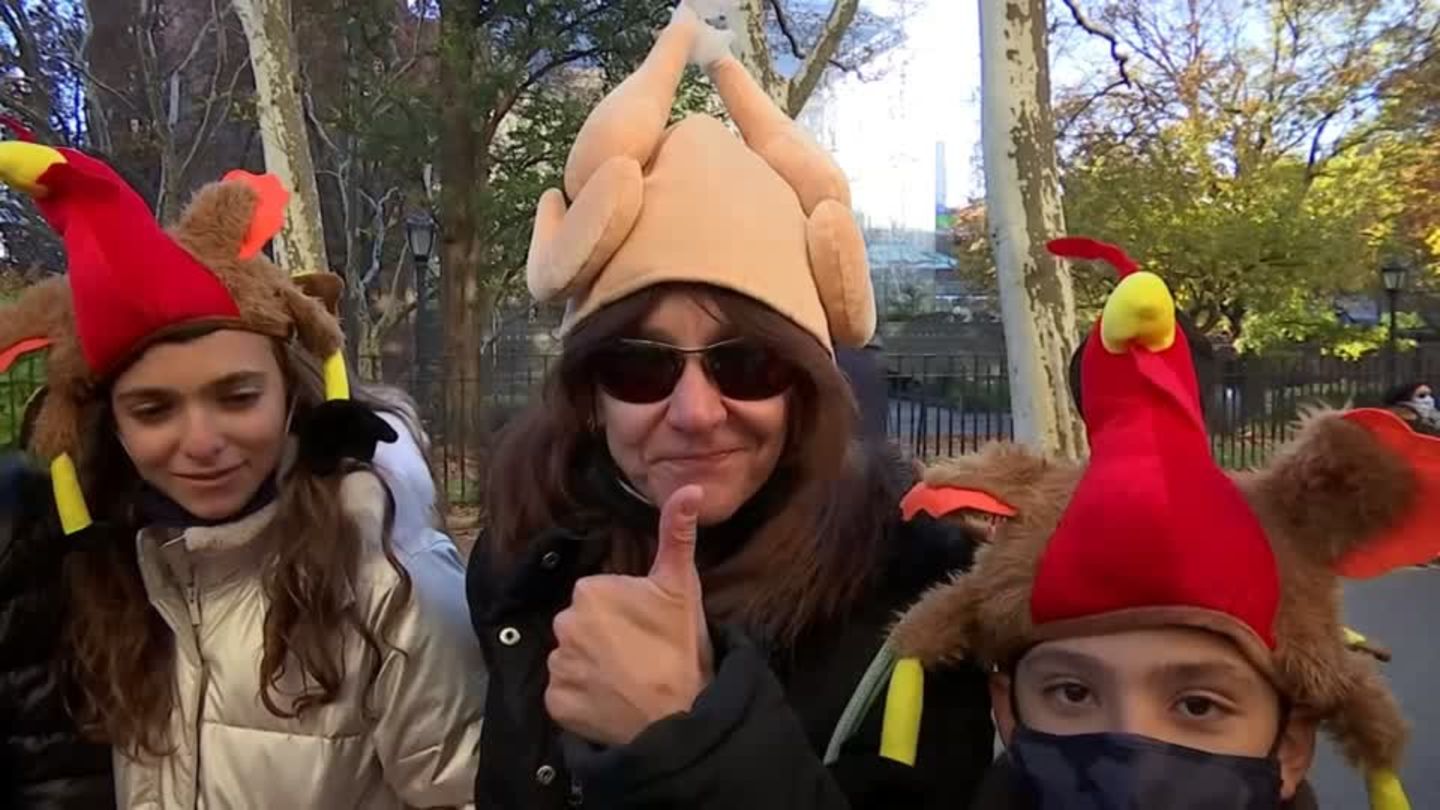 Video: Families in the United States celebrate Thanksgiving