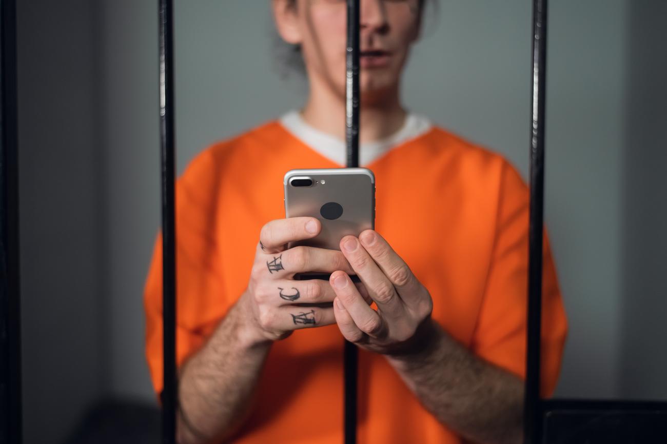The prisoner had a six-month-old phone in his stomach