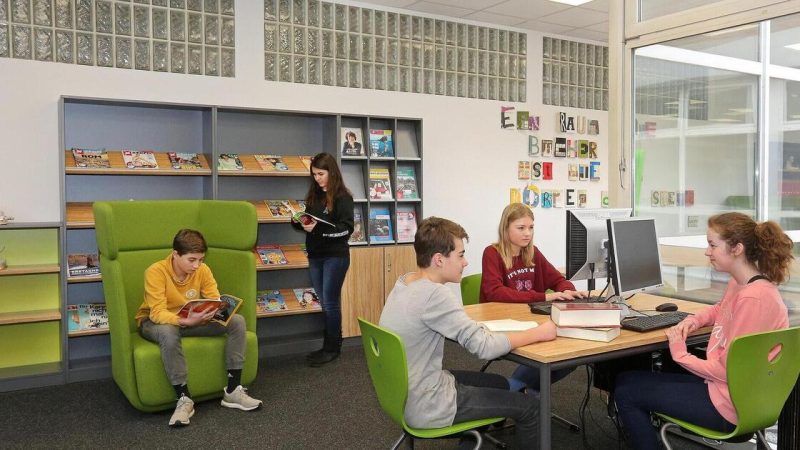 Petition: School children want library staff back - Worth

