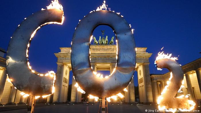 Brandenburg Gate with CO2 symbols