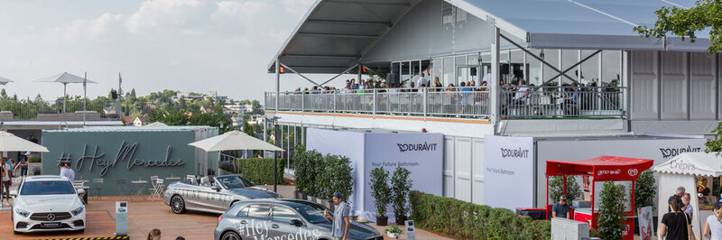 Everything to order: Losberger De Boer manufactures large flexible tent systems for every occasion.