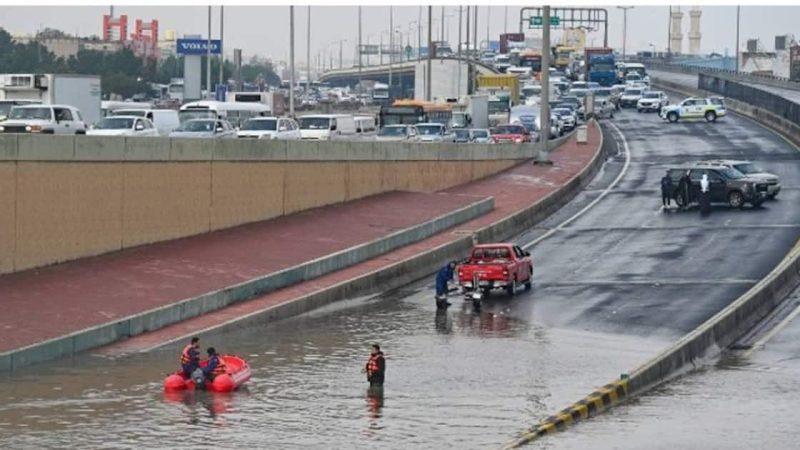   Heavy rain in Kuwait: Heavy rain causes flooding in Kuwait;  Cars sank, 106 people rescued

