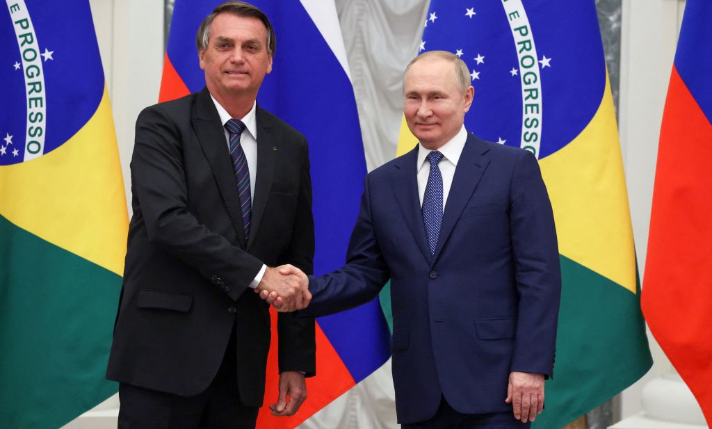Bolsonaro visits Putin in the Kremlin and expresses solidarity with Russia