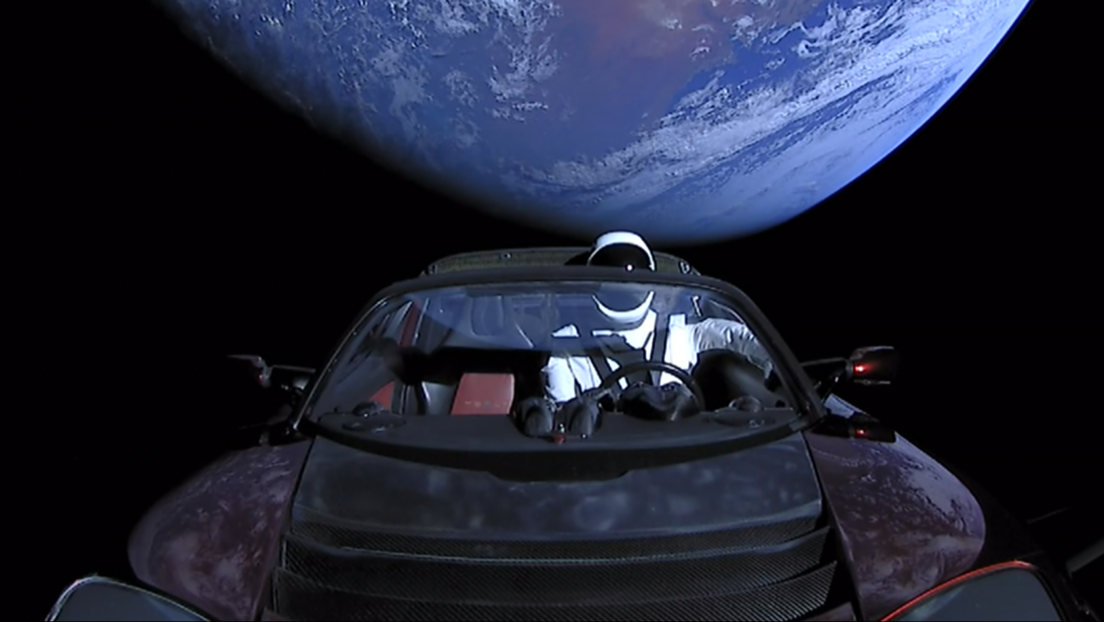 0 to 100 km/h in 1.1 seconds: Video showing how the new Tesla Roadster with gas-propelled SpaceX can accelerate