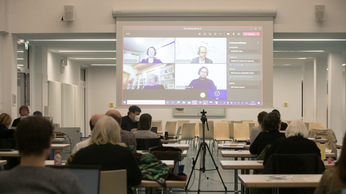 Mixed Meetings: Munich District Committee Meetings Digitally – Munich