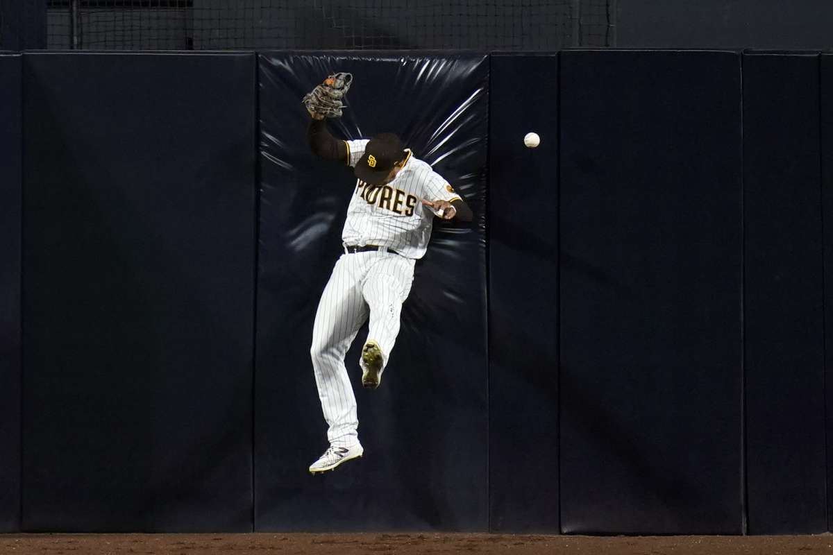 San Diego Padres midfielder Trent Gresham cannot be hunted from the wall with a double by Paul Goldschmidt of the St. Louis Cardinals during the seventh game of the National League Series Baseball second match on Thursday, October 1, 2020, in San Diego.