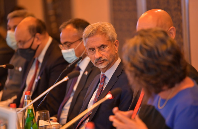 Indian Foreign Minister Dr. S.  Jaishankar talks to a group of businessmen in Jerusalem.  (Source: Courtesy of the Indian Embassy in Israel)