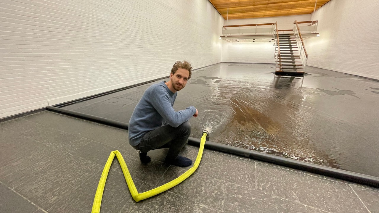 This is why an artist is flooding the Bremerhaven art gallery with water from the River Weser