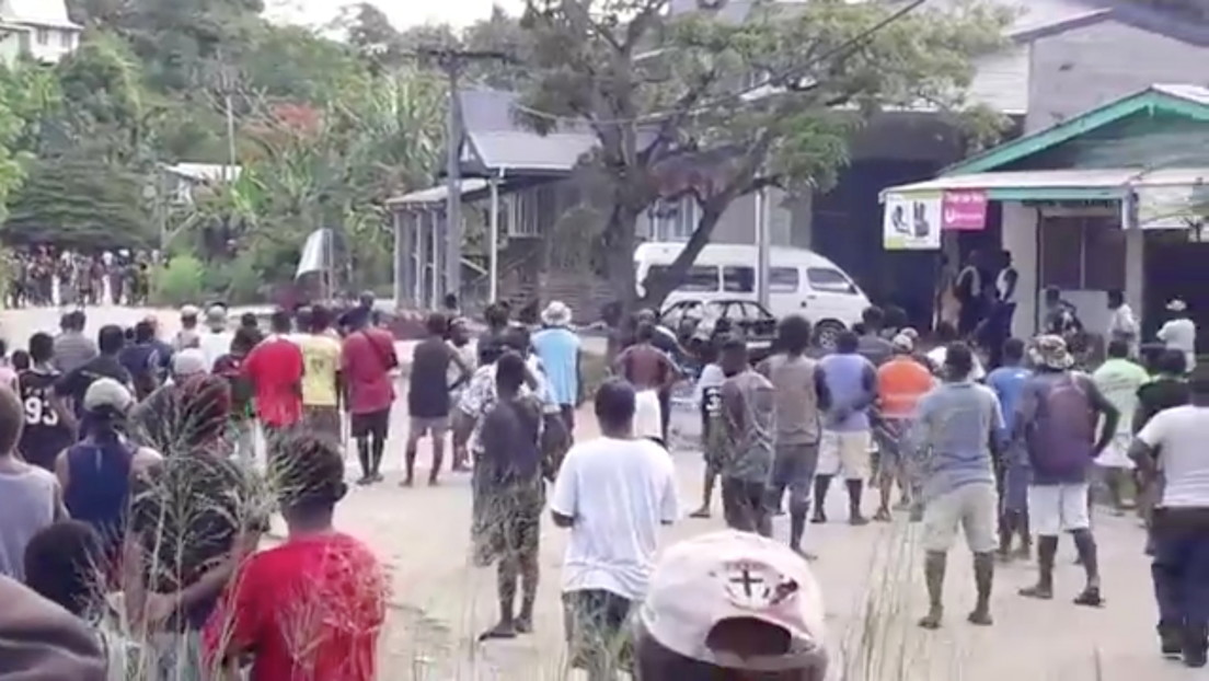 Australia sends troops to Solomon Islands to contain violent anti-China protests