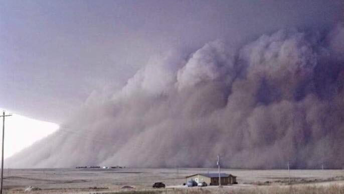 A brutal dust storm with incredible pictures between the warmth of summer and winter snow