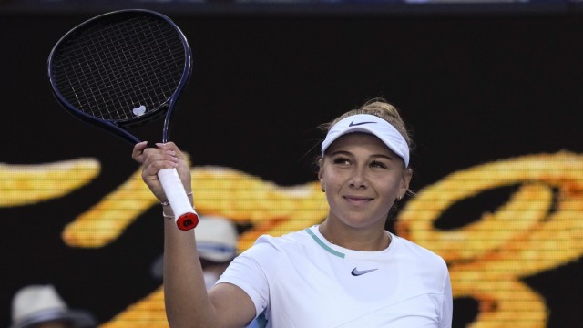 Australian Open: Thanks to the fans: Amanda Anisimova after her second-round victory over Swiss Olympic champion Belinda Bencic.