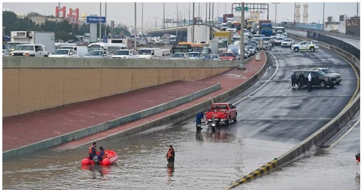 Heavy rain in Kuwait: Heavy rain causes flooding in Kuwait;  Cars sank, 106 people rescued