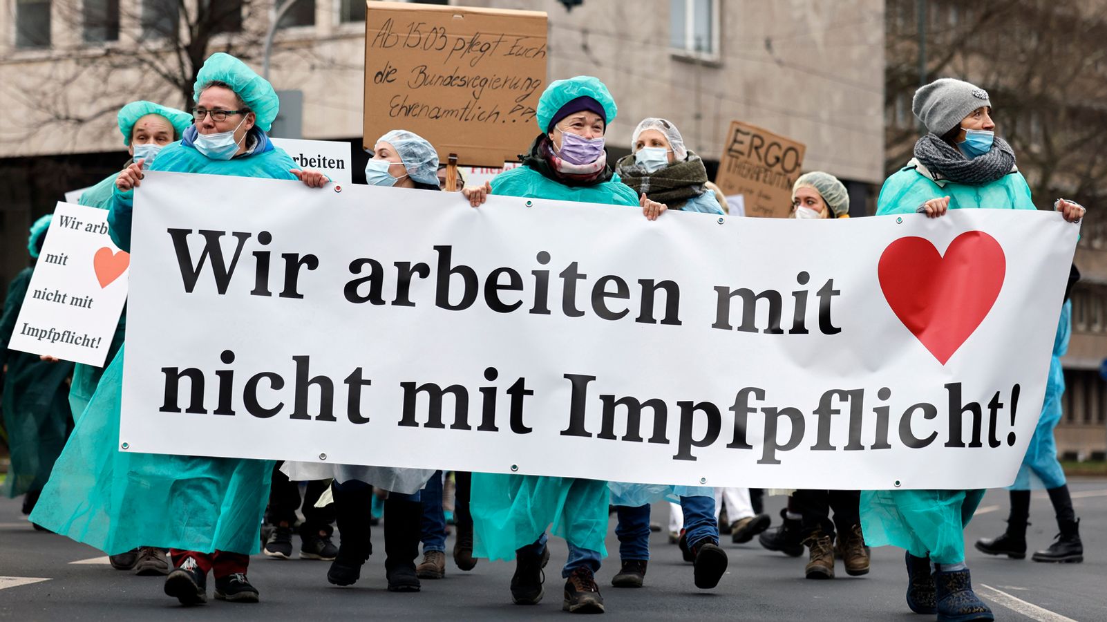 Nurses in Rosenheim protest against compulsory vaccination